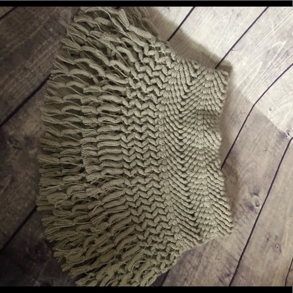 AEO cowl scarf/poncho - Picture 2 of 4